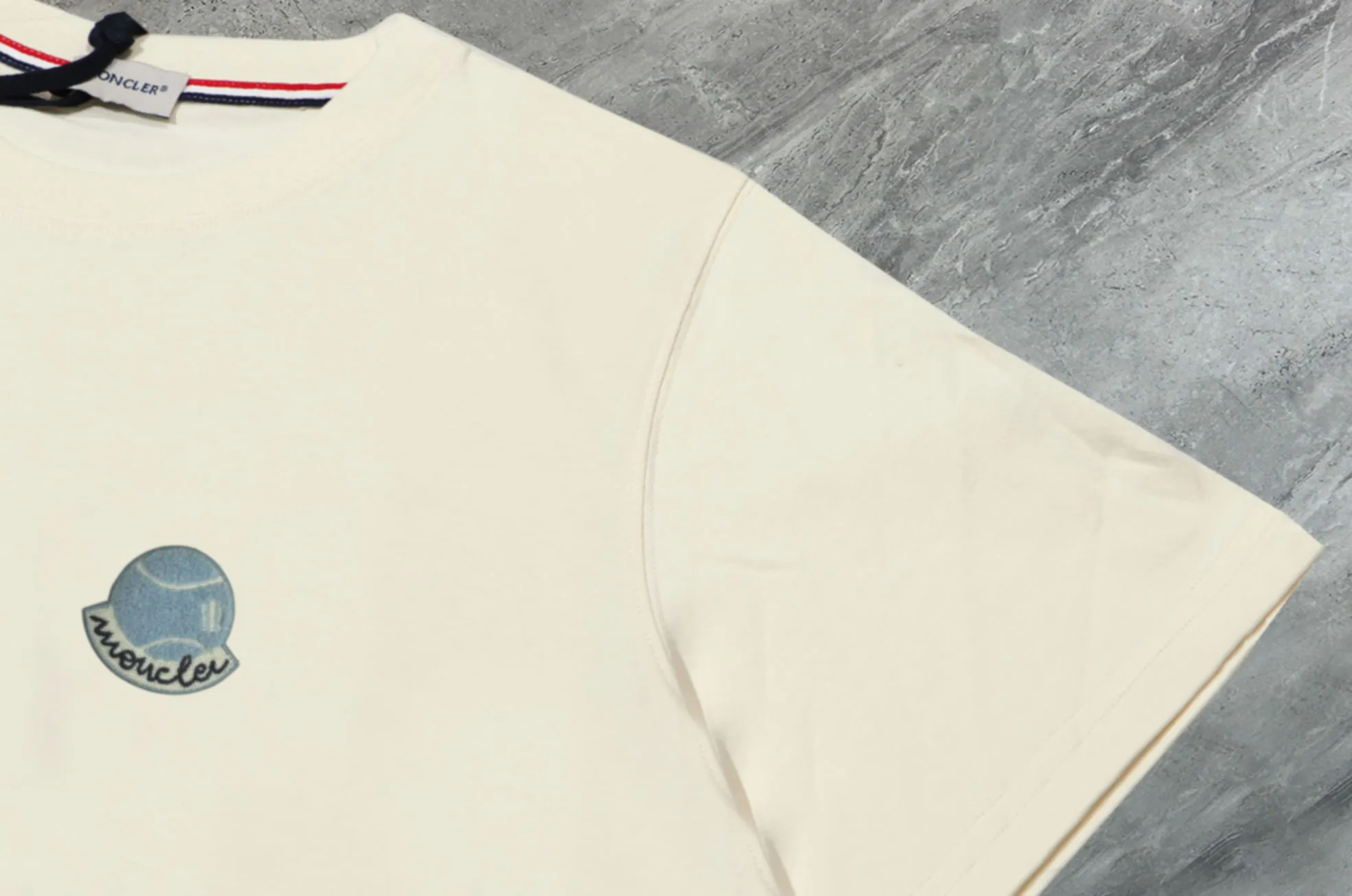 《 》 《Moncler~ 》2025New Arrival Quality T , Versatile Quality ！ ‼ 32 250G ‼ ， ， ， ， T 🤪 Sizes：S-M-L-XL-2XL ：Black，White， Same Style